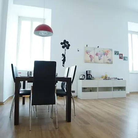 Apartment Flour - *