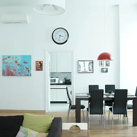 Apartment Flour -