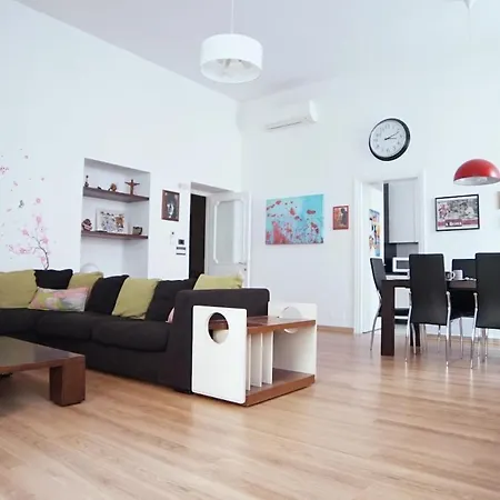 Apartment Flour -